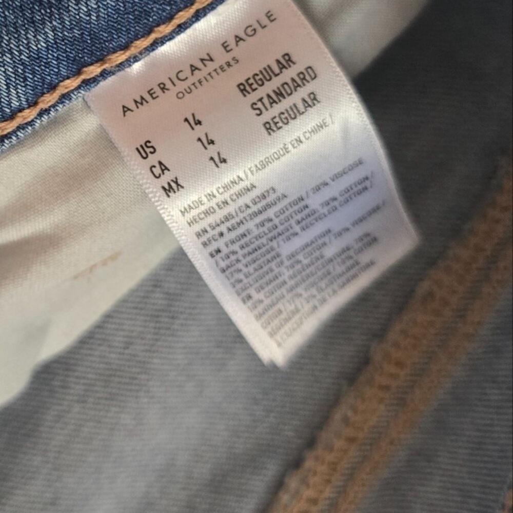 American Eagle Outfitters Light Wash Distressed Straight Leg Jeans - Picture 4 of 10